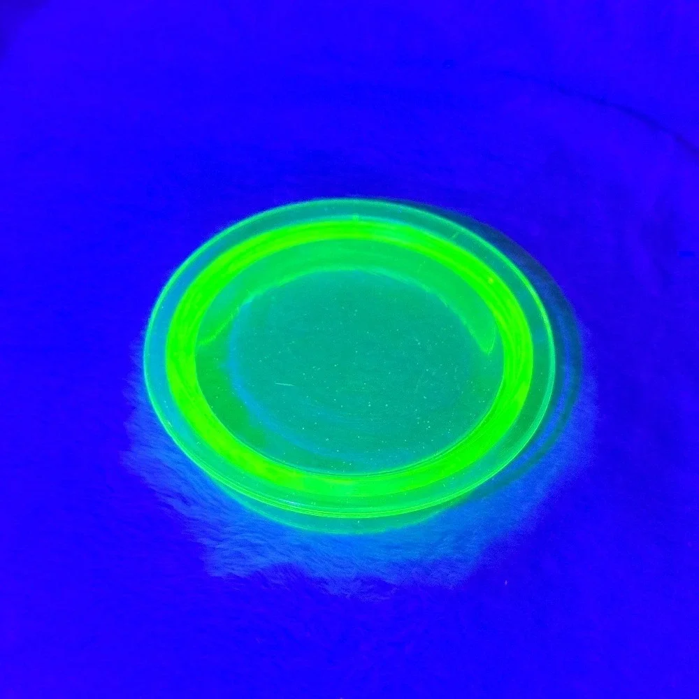 Vintage Green Uranium Glass Lid Round Green Depression Glass‎ UV Glow 3 3/8 inch